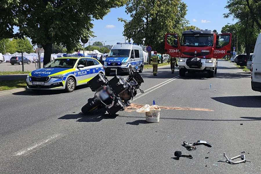 Niebezpiecznie w Piotrkowie. W wypadku ucierpiał motocyklista - Zdjęcie główne