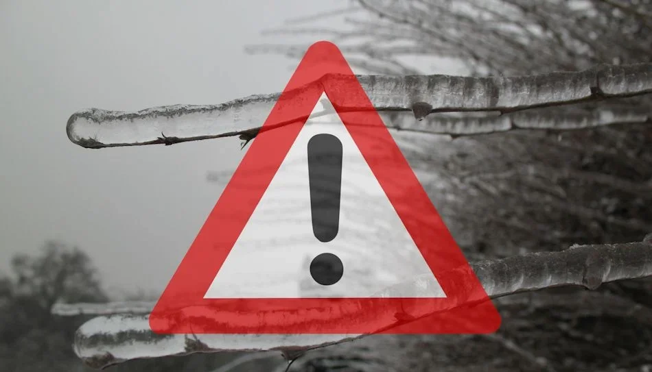 Zima powróciła do Piotrkowa i okolic. IMGW ostrzega kierowców i pieszych! - Zdjęcie główne