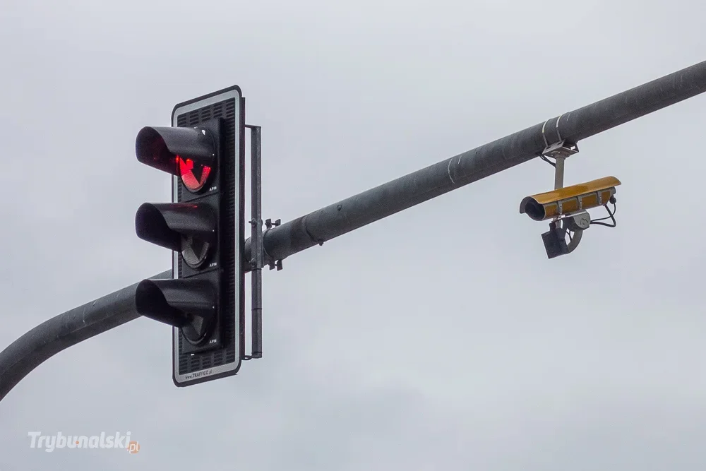 System Red Light uruchomiono na kolejnym skrzyżowaniu. Kierowcy, uważajcie na mandaty! - Zdjęcie główne