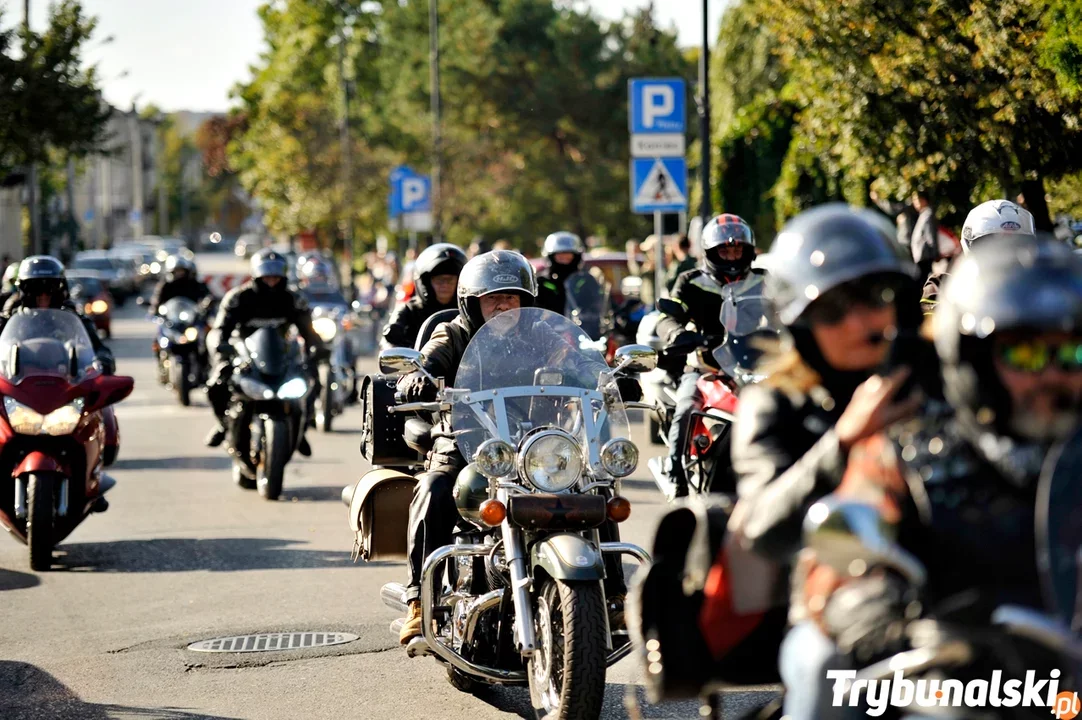 Motoparada i koncert w Piotrkowie. Zakończenie sezonu motocyklowego 2024 - Zdjęcie główne