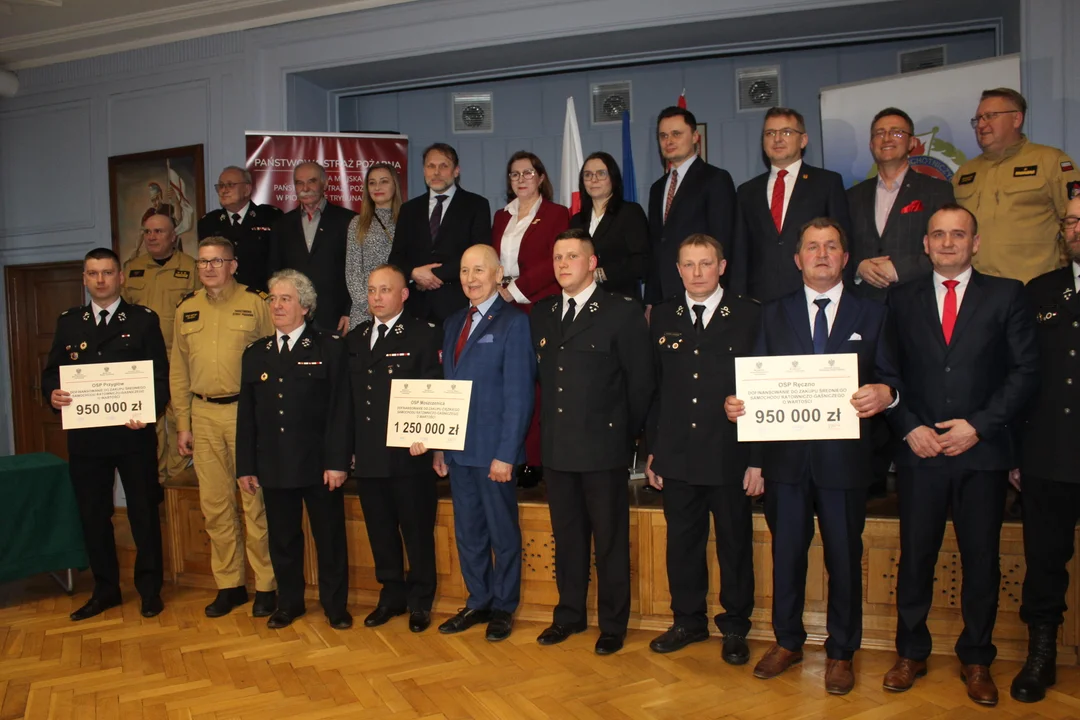 Strażacy z powiatu piotrkowskiego będą mieli nowy sprzęt. Do których jednostek OSP trafi? - Zdjęcie główne