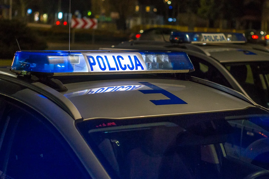 Policjanci z Łodzi trafili do szpitala. W radiowóz wjechało audi - Zdjęcie główne