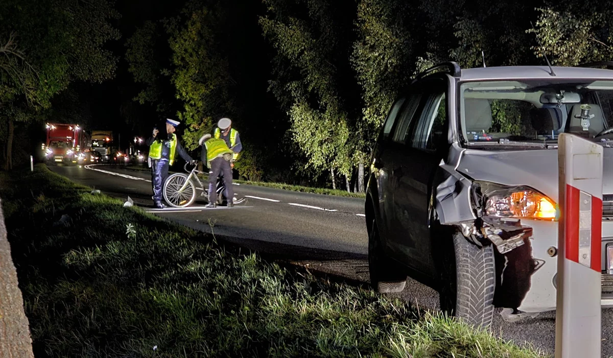 Groźny wypadek w powiecie piotrkowskim. Doszło do potrącenia rowerzysty - Zdjęcie główne