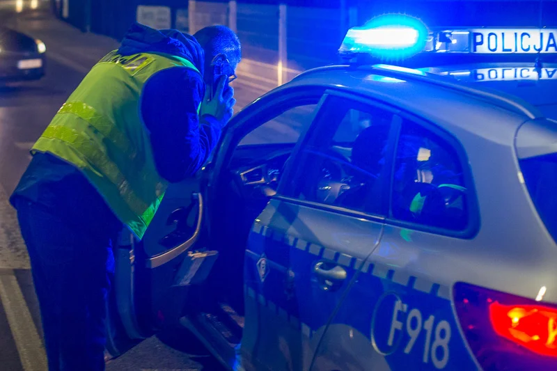 Rozpędzony prawie wjechał w policjanta. Piotrkowianin trafił za kraty - Zdjęcie główne