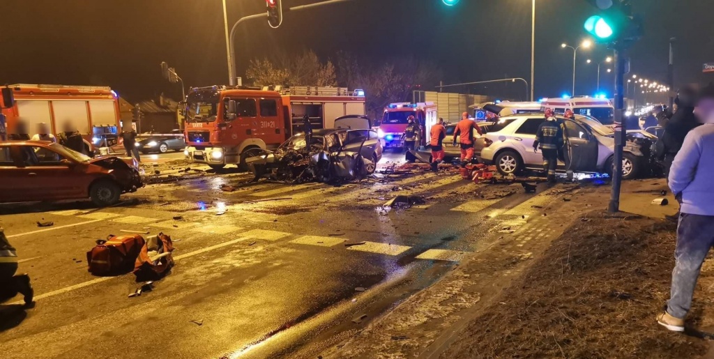 Wypadek na Jana Pawła II w Łodzi! Zderzyło się 7 samochodów! Droga w kierunku Katowic zablokowana [zdjęcia, wideo] - Zdjęcie główne