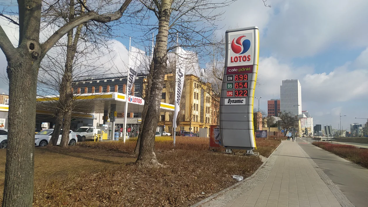 Kosmiczne ceny paliwa! Ile tym razem trzeba w Łodzi zapłacić za benzynę i gaz? - Zdjęcie główne