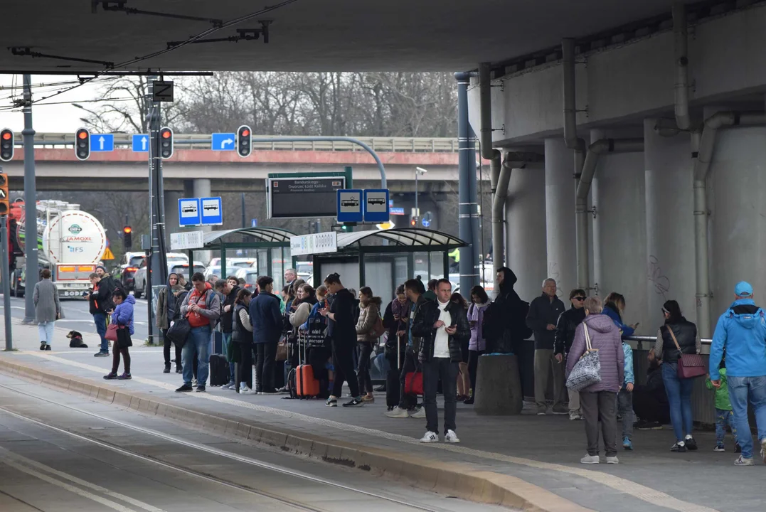 Podróżni z Retkini mają dość przepełnionych tramwajów. „Warunki przejazdu są fatalne” - Zdjęcie główne