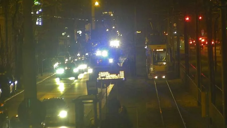 Poważny wypadek w centrum Łodzi. Tramwaje jadą objazdem, wprowadzono komunikację zastępczą - Zdjęcie główne