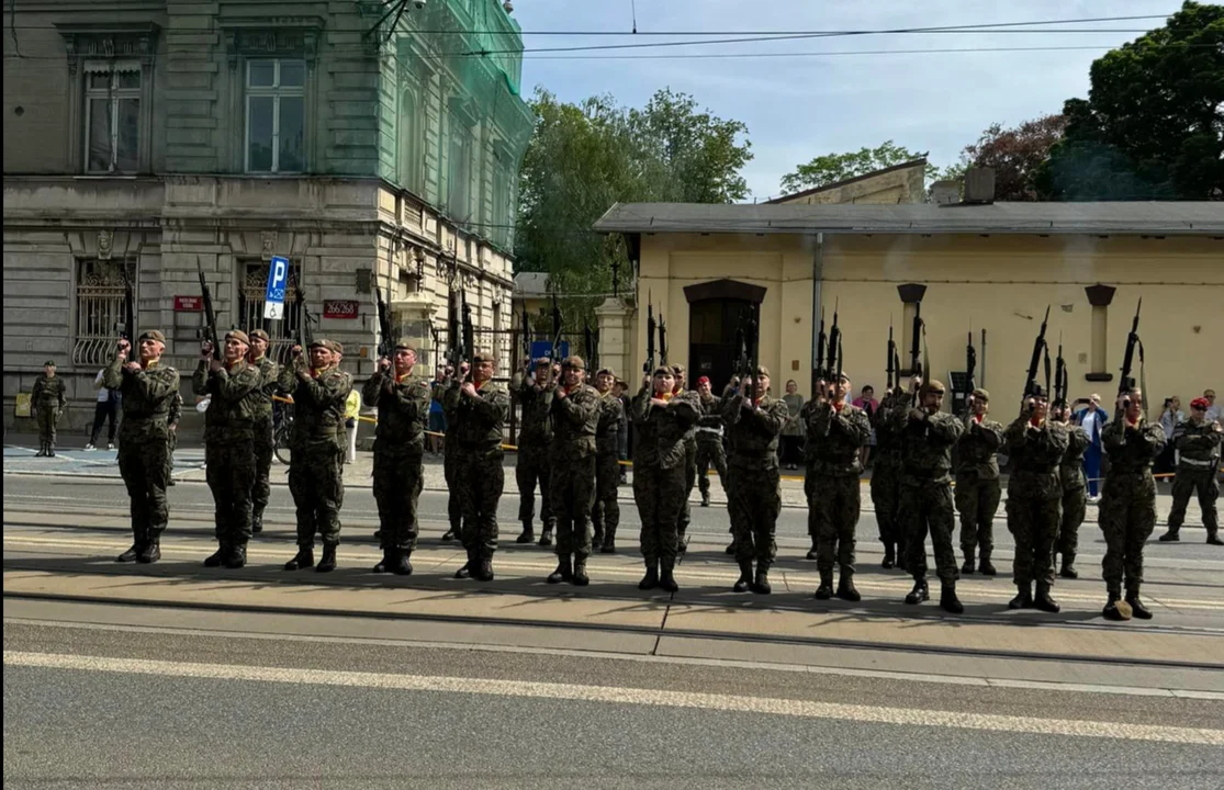 Łódź.  Obchody 233. rocznicy uchwalenia Konstytucji 3 maja. - Zdjęcie główne