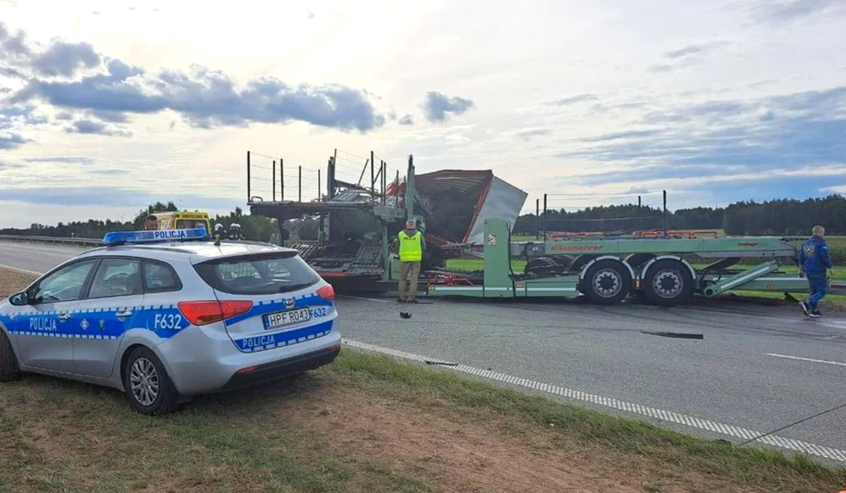 Na S8 w Łódzkiem zderzyły się samochody ciężarowe. Droga całkowicie zablokowana - Zdjęcie główne