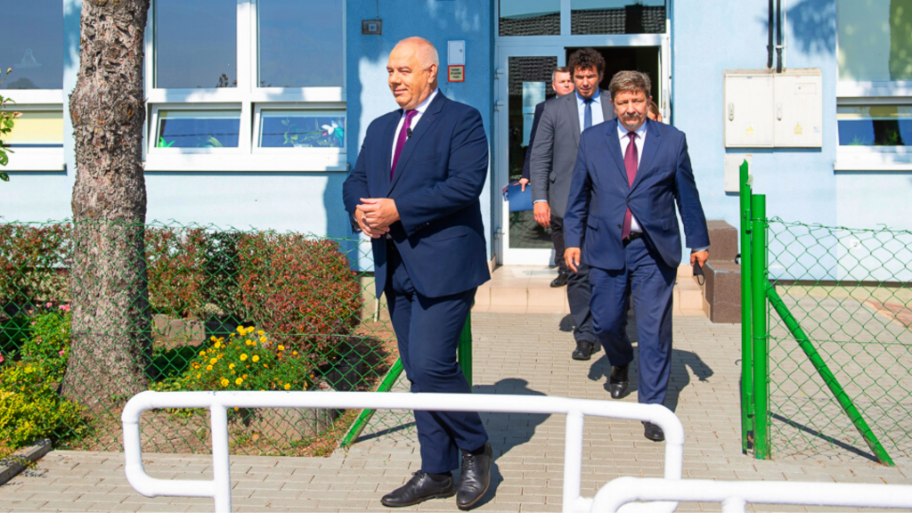 Wizyta gospodarska wicepremiera Sasina w Łódzkiem. Jakie miejsca wizytował minister? [ZDJĘCIA] - Zdjęcie główne