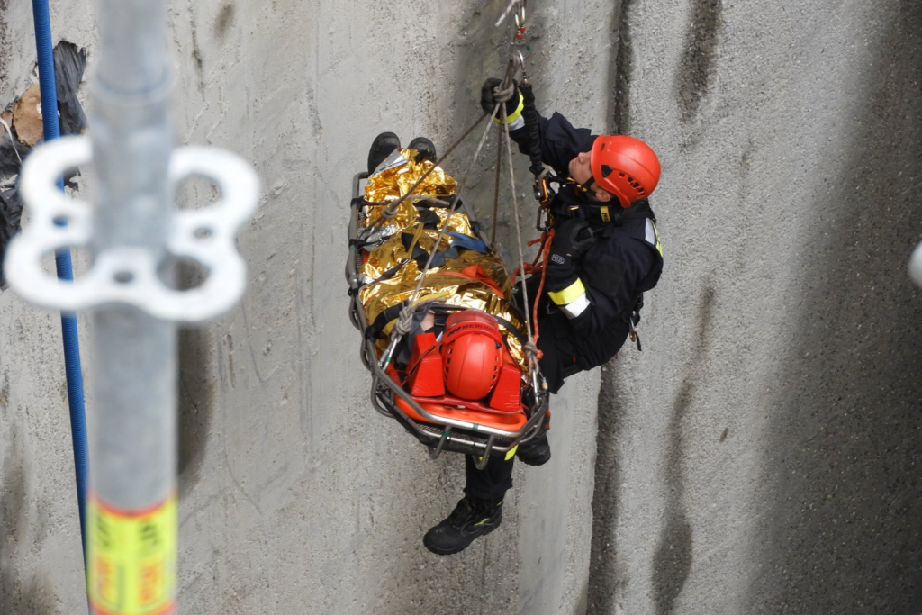 Akcja łódzkich strażaków w tunelu średnicowym. Co się działo? [zdjęcia] - Zdjęcie główne