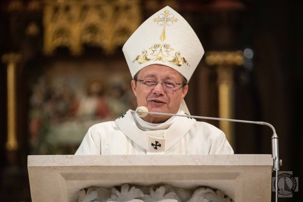 Przewodniczący Episkopatu zachęca do korzystania z sakramentów. W sposób szczególny ze spowiedzi i Komunii świętej - Zdjęcie główne