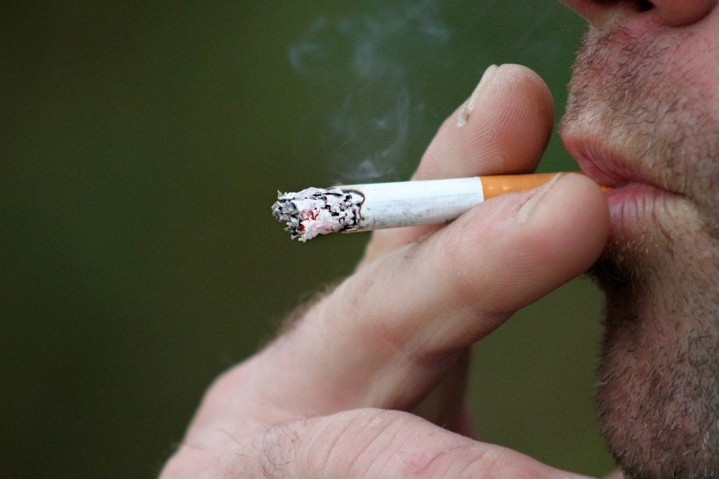 Palacze są bardziej podatni na COVID-19. „Najwyższy czas, aby rzucić palenie” - Zdjęcie główne