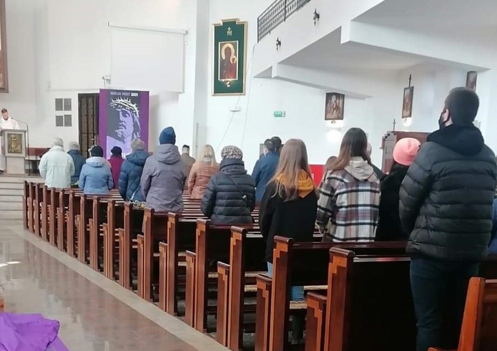 Łódź. Przedstawiciele Lewicy sprawdzili czy przestrzegano restrykcji na mszach w Niedzielę Palmową [zdjęcia] - Zdjęcie główne