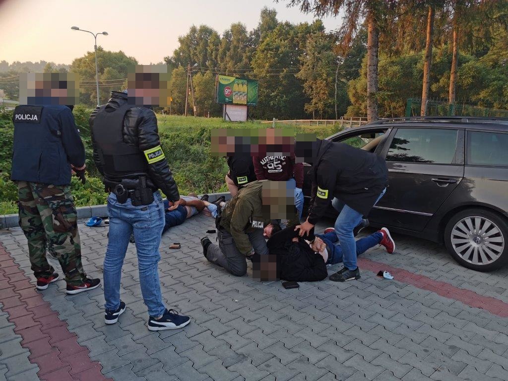 Specgrupa rozpracowała szajkę Rumunów, która kradła drogie telefony. Łódzcy policjanci pomogli w ich zatrzymaniu [zdjęcia] - Zdjęcie główne