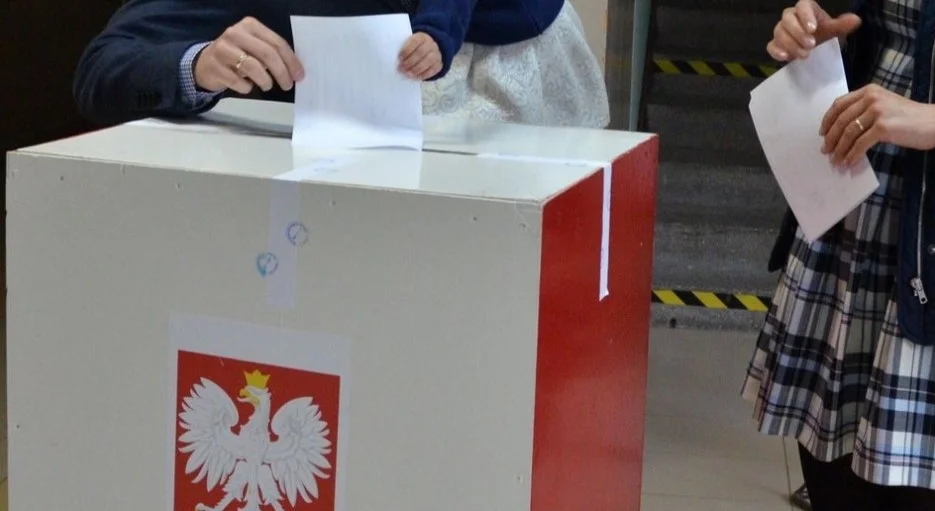 Kto wygrał wybory w Łodzi? Oficjalnych wyników wciąż nie ma, spływają dane z poszczególnych komisji wyborczych - Zdjęcie główne