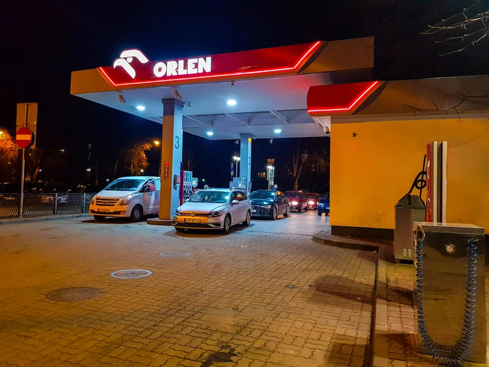 Sprzedaż paliwa wzrosła kilkukrotnie, również w Łodzi. PKN ORLEN zapewnia: paliwa nam nie zabraknie - Zdjęcie główne