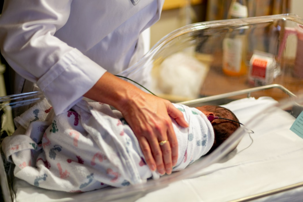 Nie można rozdzielać noworodka od matki – zdecydował Rzecznik Praw Pacjenta po przypadku w Łódzkiem  - Zdjęcie główne