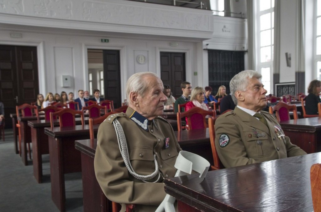 Łódź wspólnie z kombatantami czci bohaterów II wojny światowej - Zdjęcie główne