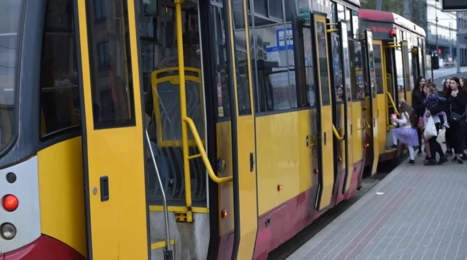 Zatrzymanie tramwajów MPK na Pabianickiej w stronę centrum Łodzi. Linie zostały skrócone - Zdjęcie główne