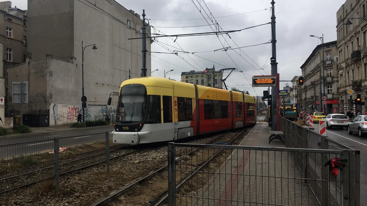 Zatrzymanie tramwajów MPK na Zachodniej przy Legionów. Jeden z wagonów się wykoleił [zdjęcia] - Zdjęcie główne