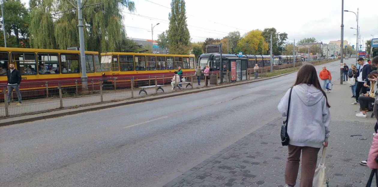 Spore utrudnienia dla podróżnych MPK Łódź. Stanęło sześć linii tramwajowych - Zdjęcie główne