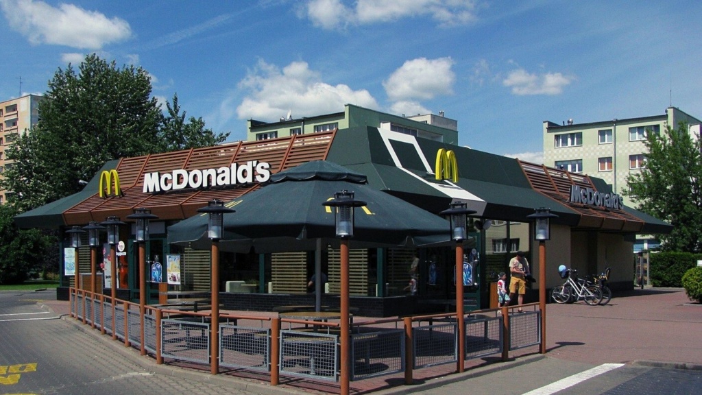 McDonald’s otwiera restauracje i ogródki! Obsługa zamówień bezdotykowa - Zdjęcie główne