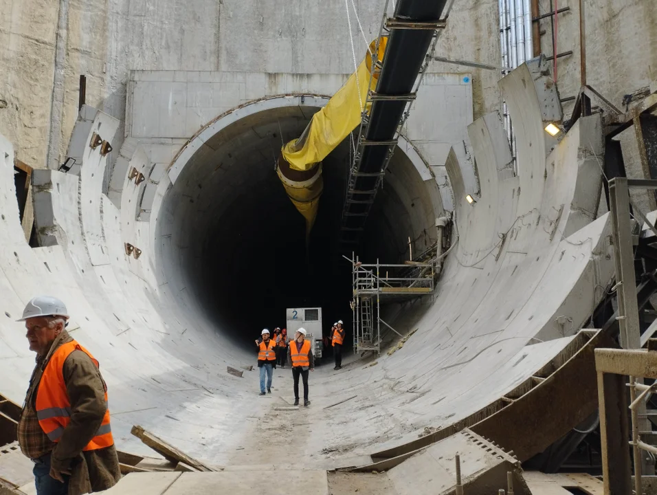 Budowa tunelu pod al. Włókniarzy. Miasto podkreśla, że utrudnienia i korki są "winą" PKP [zdjęcia] - Zdjęcie główne