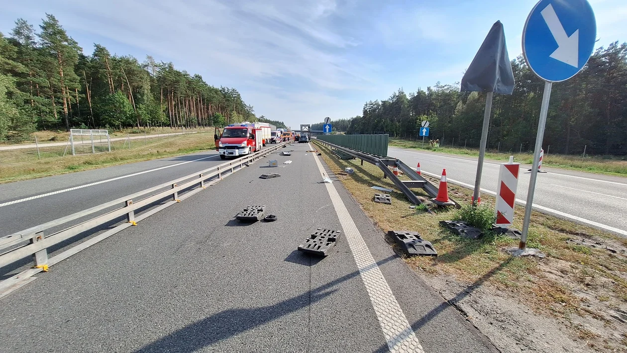 Utrudnienia na autostradzie A1! Kierowca zasnął za kierownicą - Zdjęcie główne