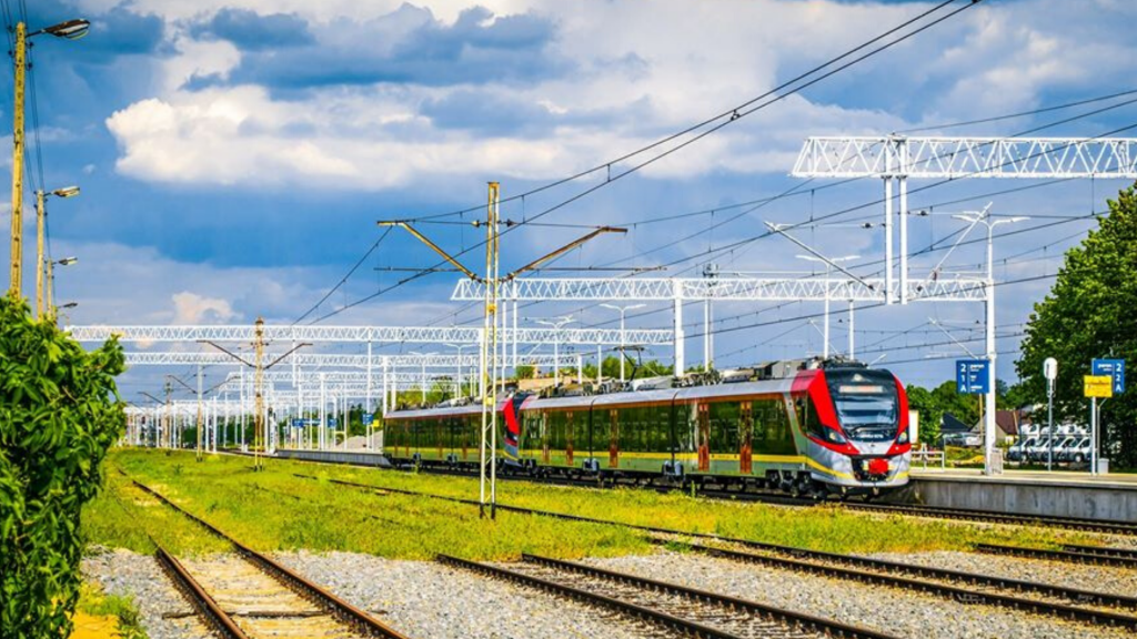Miał być wygodny transport, a zawieszono pociągi ŁKA z Górnej na Widzew. Co z kursami do stacji Łódź-Olechów? - Zdjęcie główne