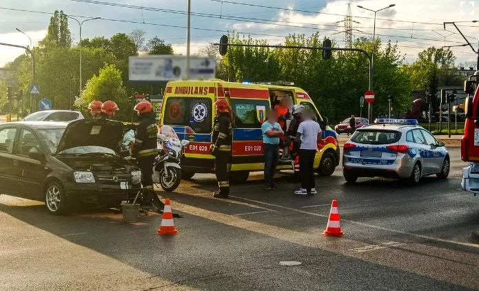 Wypadek w Łodzi: Zderzyły się radiowóz i osobówka - Zdjęcie główne