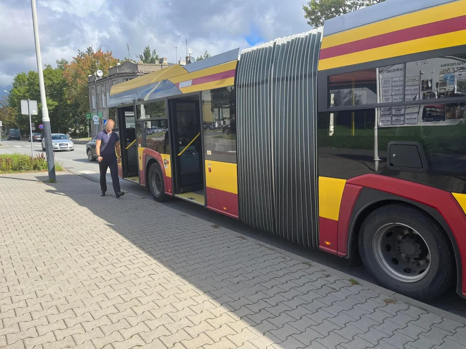 Kierowcy autobusów MPK Łódź gubią się na trasach. Pilotują ich pasażerowie - Zdjęcie główne