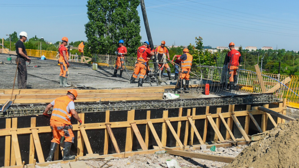 Kolejny etap remontu wiaduktu na ul. Dąbrowskiego. Kiedy nim pojedziemy? [ZDJĘCIA] - Zdjęcie główne