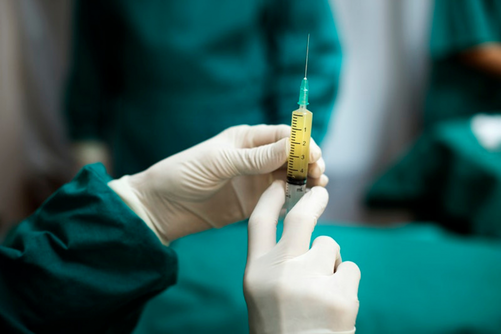 Koncern farmaceutyczny wstrzymuje testy szczepionki na Covid-19. Powodem groźne skutki uboczne - Zdjęcie główne