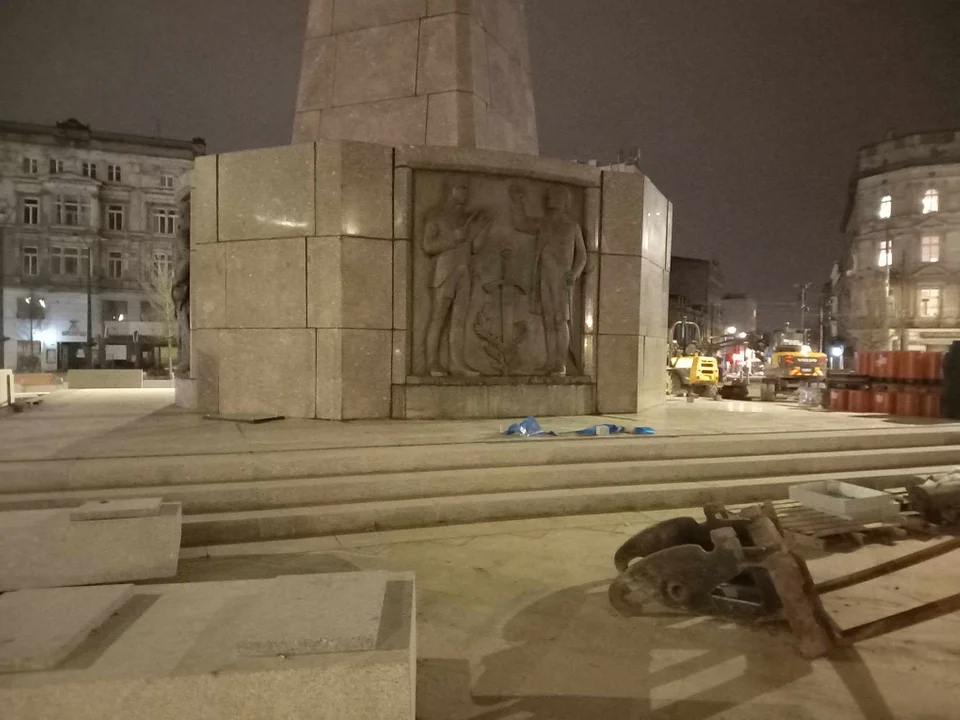 Łódź. Plac Wolności zniszczony? Namalował swastykę na pomniku Kościuszki - Zdjęcie główne