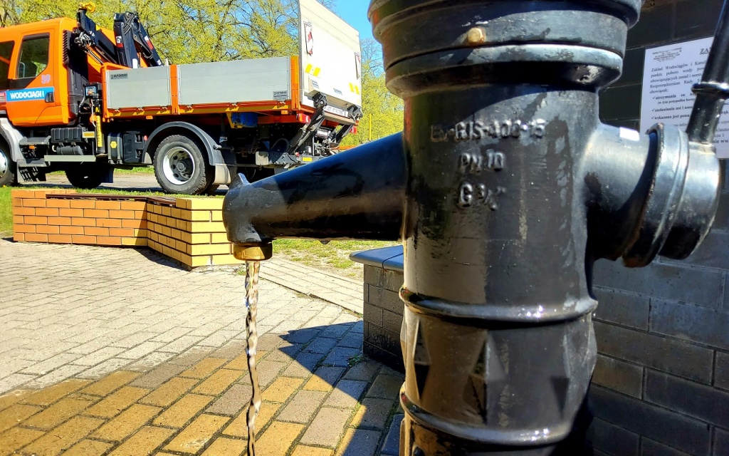 Wodociągi Łódź. Łodzianie mogą znów pić wodę z ujęcia przy ul. Wycieczkowej. Wcześniej ktoś zanieczyścił ją chemikaliami [zdjęcia] - Zdjęcie główne