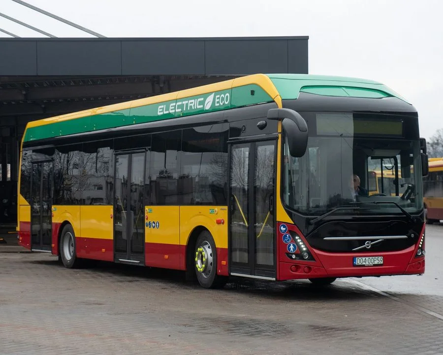 Pierwszy elektryczny autobus w MPK Łódź. Na których liniach pojawią się „elektryki”? [zdjęcia] - Zdjęcie główne