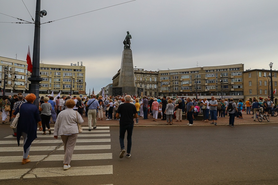Protest w Łodzi w obronie wolnych mediów i przeciw lex TVN [zdjęcia] - Zdjęcie główne