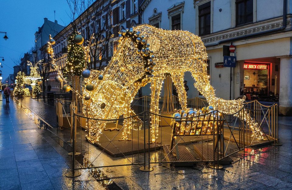 Świąteczna iluminacja na Piotrkowskiej. Leśne zwierzęta znów udekorują ulicę - Zdjęcie główne