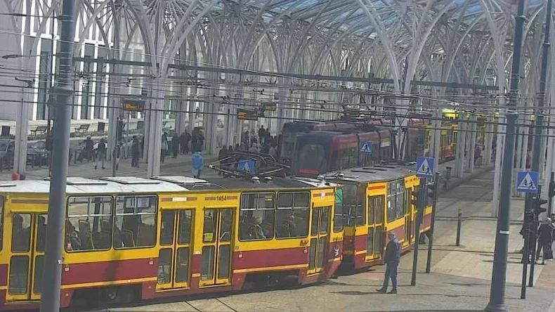 Zatrzymanie tramwajów MPK w centrum miasta. Wykoleił się jeden z wagonów - Zdjęcie główne