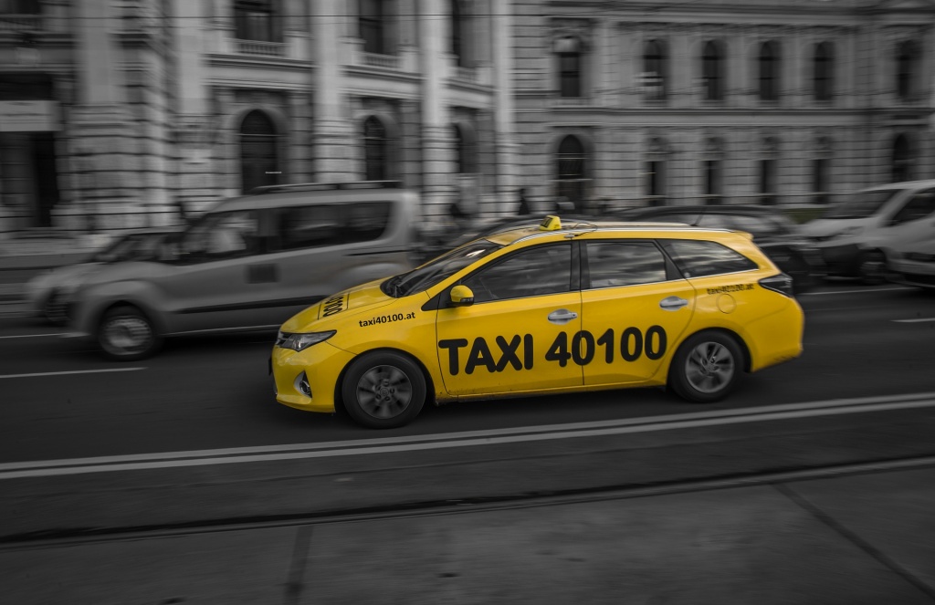 Taxi Łódź. Jaką taksówkę zamówić w Łodzi? Gdzie jest najtaniej? [poradnik] - Zdjęcie główne