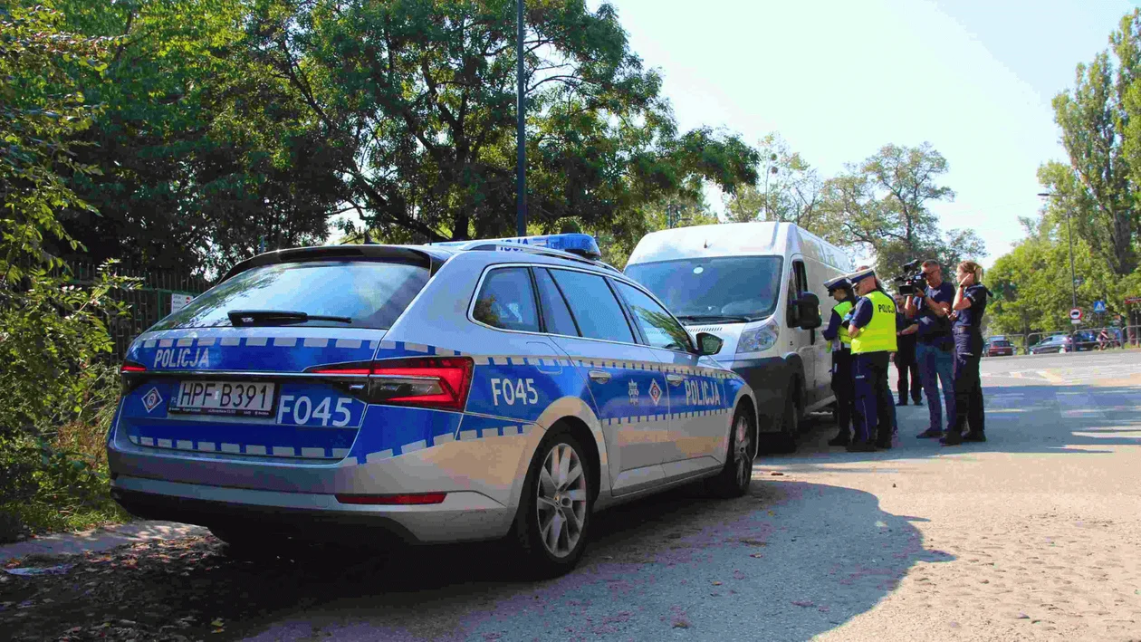 Łódzka policja przypomina kierowcom o zasadach bezpiecznej jazdy. Celem jest „wizja zero”. Co to oznacza? - Zdjęcie główne