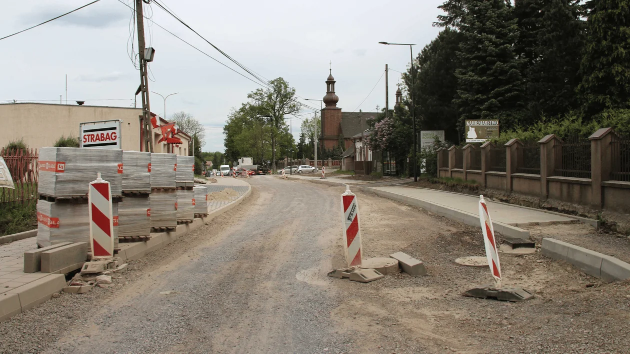 Przebudowa fragmentu najdłuższej ulicy w Łodzi. Na jakim jest etapie? Jaki jest termin jej zakończenia? [ZDJĘCIA] - Zdjęcie główne
