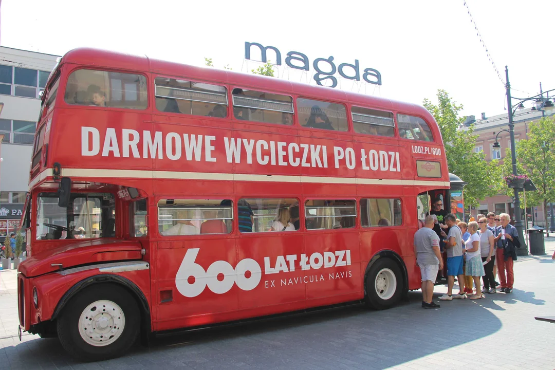 Tłumy chcą się przejechać piętrowym autobusem ulicami Łodzi. Uda się tylko nielicznym [ZDJĘCIA] - Zdjęcie główne