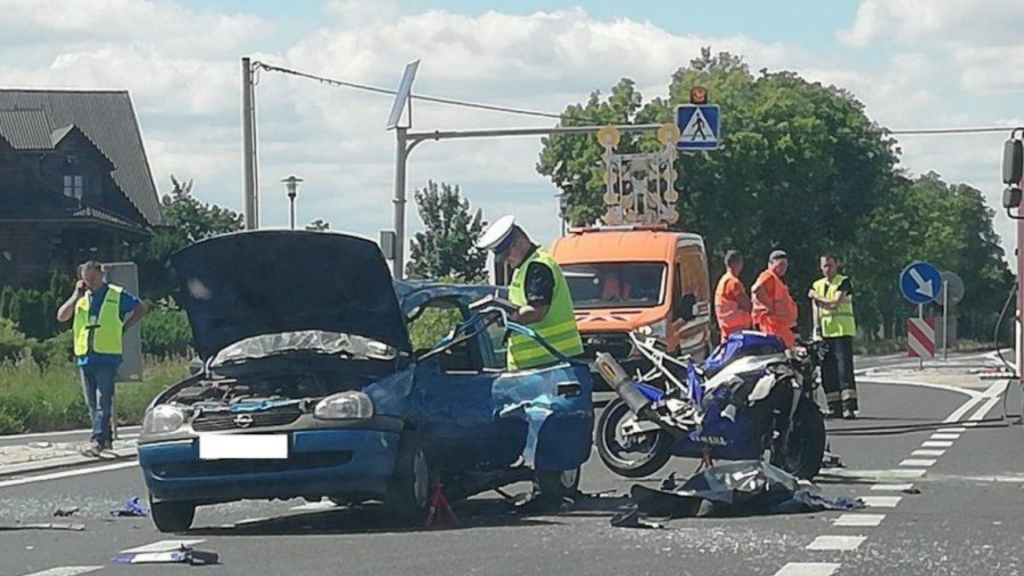 Tragiczny wypadek na drodze krajowej numer 92 w Łódzkiem. Nie żyją dwie osoby - Zdjęcie główne