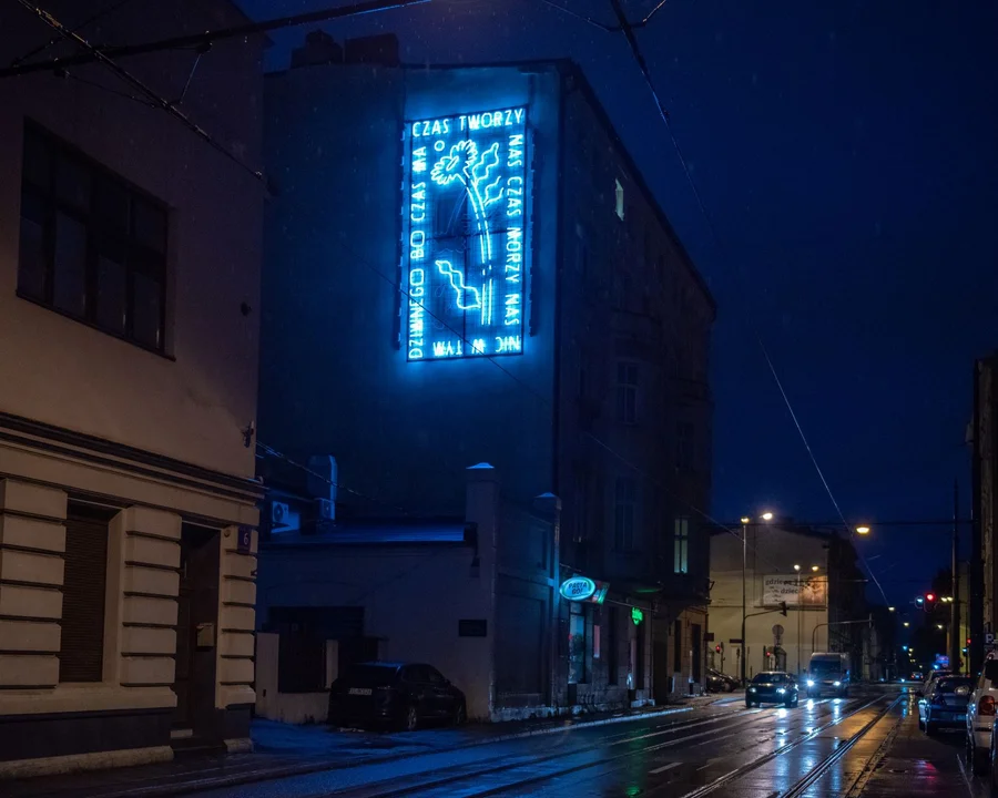 Nowy neon w Łodzi, ale jak za dawnych lat. Jak Wam się podoba [zdjęcia]? - Zdjęcie główne