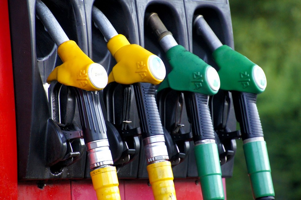 Czy ceny paliw spadną tuż przed wakacjami? Jest na to szansa - Zdjęcie główne