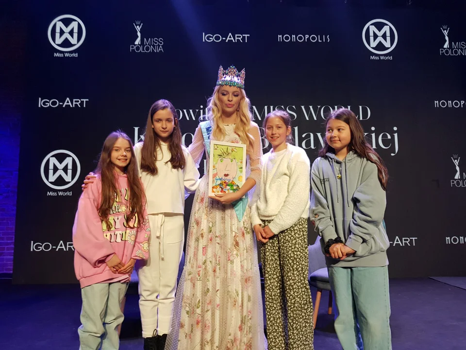 Oficjalne powitanie Miss World 2021 w Łodzi! Karolina Bielawska na scenie Monopolis - Zdjęcie główne