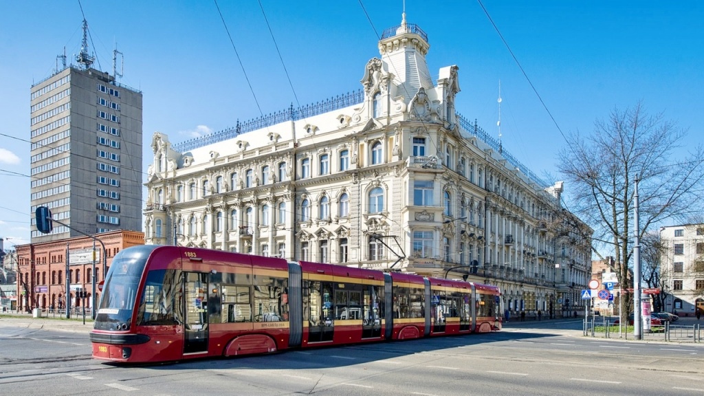 Razem przez Łódź - po angielsku i po niemiecku. Co usłyszymy w łódzkich tramwajach i autobusach? - Zdjęcie główne